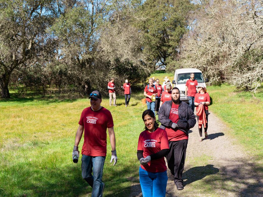 Photo of volunteers at foothill regional park