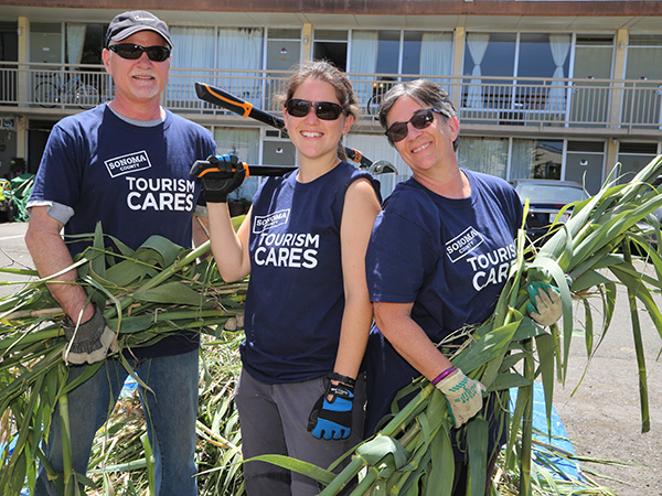 Sonoma County Tourism Cares Volunteer at The Palms Work Day