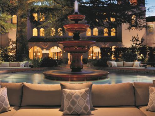 The courtyard at the Fairmont has a fountain